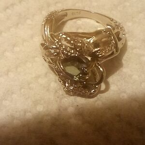 Elegant Gold and Green Ring